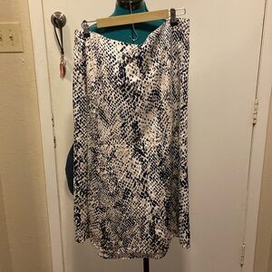 Lightweight Maxi skirt Skinskin Print XL (16-18) by Time and Tru Flat front